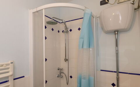 Campiglia Marittima 649: Wand, Armatur, Bad Sink, Badezimmer, Flooring, Fussboden, Installation, Interior Design, Sinken, Zapfhahn