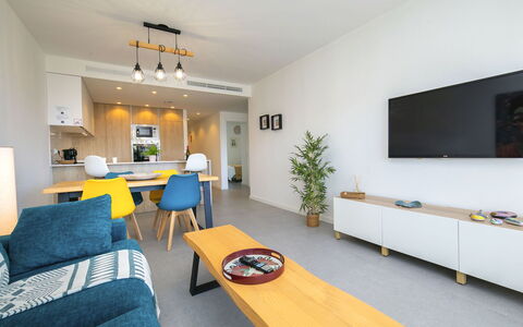 Bolnou Blue Sea: Interior Design, Flooring, Wohnung, Möbel, Fussboden, Decke, Zimmer, Stuhl, Wohnzimmer, Farbe