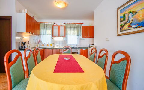Opatija Matulji 406: Flooring, Interior Design, Fussboden, Möbel, Decke, Zimmer, Stuhl, Tabelle, Küche & Esszimmer Tisch, Esszimmer