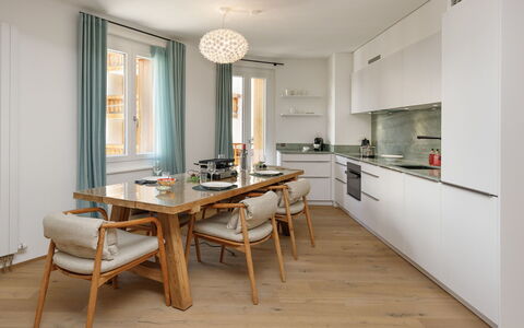 Résidence Terrazza 1: Möbel, Interior Design, Flooring, Stuhl, Fussboden, Tabelle, Esszimmer, Light Fixture, Holz, Küche & Esszimmer Tisch