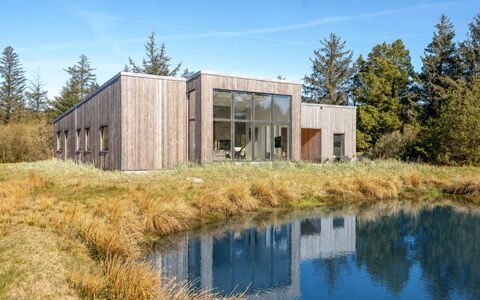 Nico - 1.4Km from the Sea: Holz, Möbel, Wohnung, Zimmer, Decke, Holzbeize, Stuhl, Hartholz, Lack, Holz