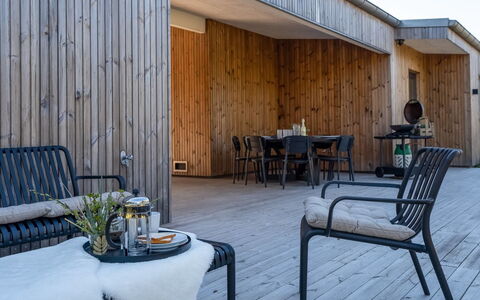 Nico - 1.4Km from the Sea: Holz, Möbel, Wohnung, Zimmer, Decke, Holzbeize, Stuhl, Hartholz, Lack, Holz