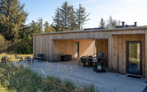 Nico - 1.4Km from the Sea: Holz, Möbel, Wohnung, Zimmer, Decke, Holzbeize, Stuhl, Hartholz, Lack, Holz