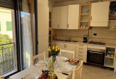 Al Civico 80: Möbel, Flooring, Holz, Interior Design, Küchengerät, Küche, Fussboden, Major Appliance, Küche & Esszimmer Tisch, Countertop