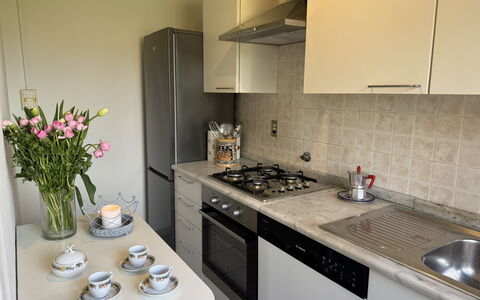 Villa Lory: Küchengerät, Küche, Countertop, Major Appliance, Herd, Herd, Gasherd, Cabinetry, Haushaltsgerät, Spüle