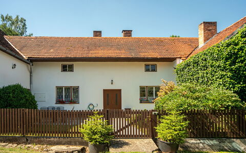 Forrest Haven Vodice: Haus, Zuhause, Hütte, Zaun, Rasen, Garten, Lattenzaun, Bauernhaus, Hinterhof, Estate