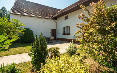 Forrest Haven Vodice: Gras, Blatt, Strauch, Haus, Garten, Rasen, Dach, Zuhause, Hütte, Ground