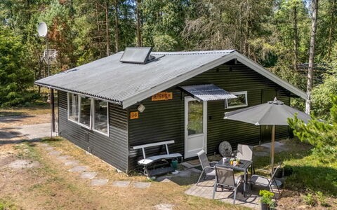 Lökea - from the Sea: Haus, Hütte, Dach, Zuhause, Abstellgleis, Ländliches Gebiet, Gartenbauten, Blockhaus, Schuppen, Veranda