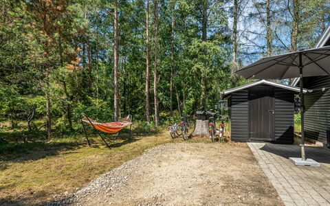 Lökea - from the Sea: Baum, Fahrrad, Hütte, Gartenbauten, Wald, Schatten, Fahrrad-Rad, Garten