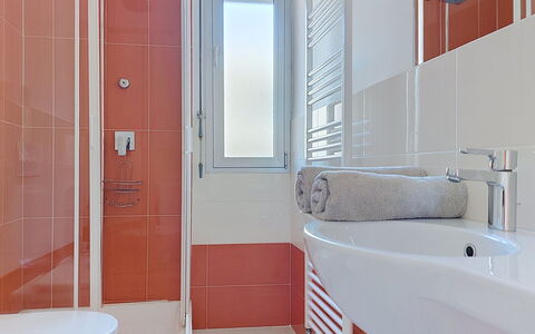 Jad: Interior Design, Flooring, Wand, Armatur, Fussboden, Badezimmer, Bad Sink, Sinken, Installation, Zapfhahn