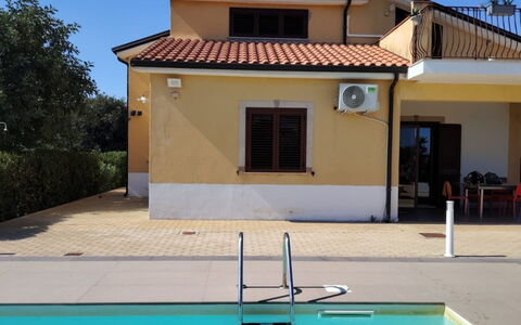 Scrusciu Do Vientu: Schwimmbad, Wohngebiet, Haus, Zuhause, Verbundwerkstoff, Schatten, Resort, Hazienda, Villa, Eco Hotel