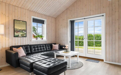 Rixa - 350M from the Sea: Holz, Couch, Wohnzimmer, Möbel, Interior Design, Flooring, Zuhause, Fussboden, Holzboden