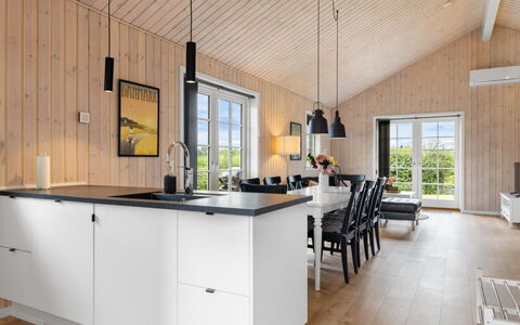 Rixa - 350M from the Sea: Holz, Flooring, Countertop, Küche, Möbel, Fussboden, Interior Design, Zuhause, Holzboden, Decke