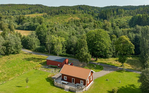 Teåker: Gras, Baum, Wiese, Landschaft, Einfach, Ländliches Gebiet, Grundstueck, Haus, Hütte, Menschliche Siedlung