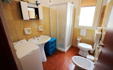 Villa Floridia: Flooring, Fussboden, Interior Design, Zimmer, Tür, Armatur, Holzbeize, Sinken, Installation