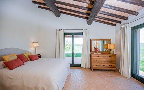Villa Lodolaio: Möbel, Holz, Interior Design, Flooring, Fussboden, Decke, Zuhause, Bett, Schlafzimmer, Zimmer