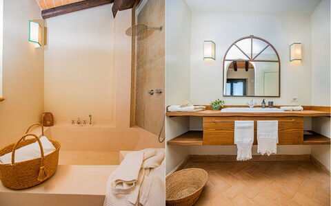 Villa Lodolaio: Interior Design, Flooring, Holz, Fussboden, Armatur, Bad Sink, Badezimmer, Beleuchtung, Decke, Installation