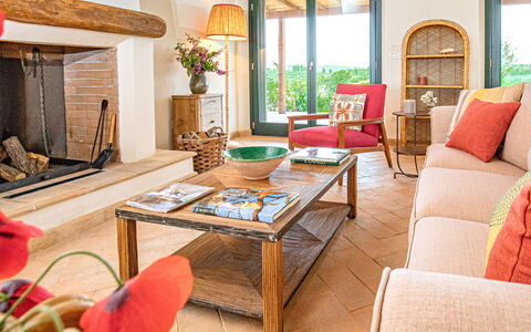 Villa Lodolaio: Möbel, Interior Design, Holz, Tabelle, Flooring, Zimmer, Stuhl, Wohnzimmer, Zuhause, Fussboden