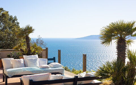 La Terrazza sul Mare: Blau, Möbel, Gartenmöbel, Meer, Stuhl, Küsten Und Ozeanische Forms, Schatten, Ozean, Resort, Küste