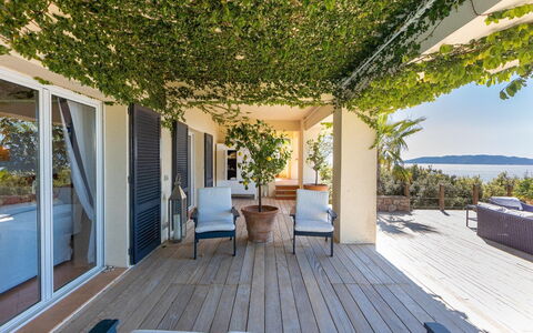 La Terrazza sul Mare: Schatten, Resort, Eco Hotel, Veranda, Gartenmöbel, Balkon, Tropen, Stuhl, Villa, Deck
