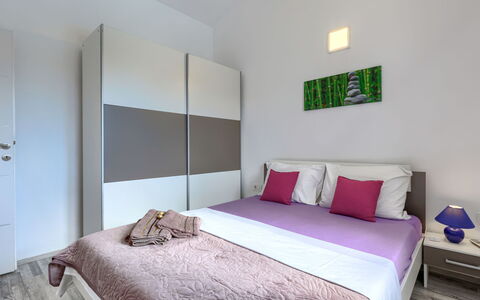 Istria Queen: Möbel, Interior Design, Bett, Flooring, Schlafzimmer, Fussboden, Zimmer, Textil, Zuhause, Bettdecke