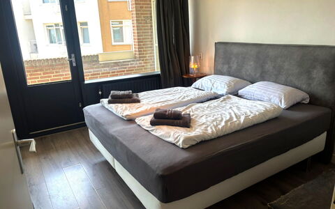 Bella: Möbel, Holz, Schlafzimmer, Flooring, Fussboden, Interior Design, Bett, Zimmer, Bettrahmen, Bedding