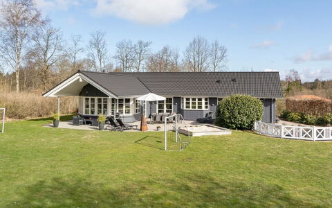 Esben - 11Km from the Sea: Dach, Haus, Zuhause, Hütte, Abstellgleis, Estate, Auffahrt, Gartenbauten, Garten, Schuppen