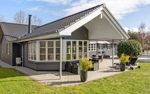 Esben - 11Km from the Sea: Dach, Haus, Zuhause, Hütte, Abstellgleis, Estate, Auffahrt, Gartenbauten, Garten, Schuppen