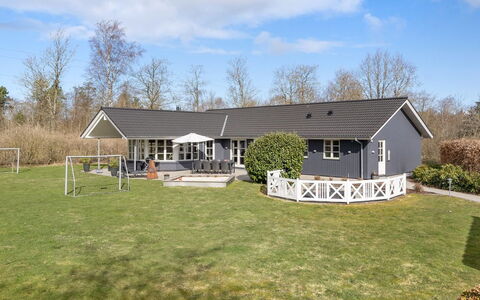 Esben - 11Km from the Sea: Dach, Haus, Zuhause, Hütte, Abstellgleis, Estate, Auffahrt, Gartenbauten, Garten, Schuppen