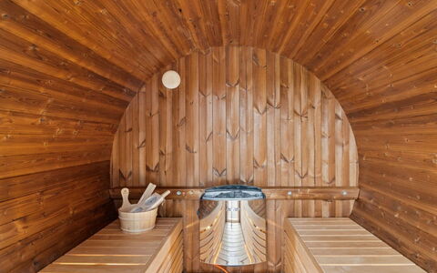 Antomine - 150M from the Sea: Holz, Zuhause, Veranda, Deck, Hartholz, Dach, Holzbeize, Holzboden, Eco Hotel