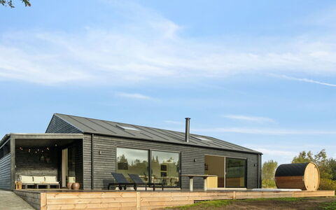 Antomine - 150M from the Sea: Holz, Zuhause, Veranda, Deck, Hartholz, Dach, Holzbeize, Holzboden, Eco Hotel