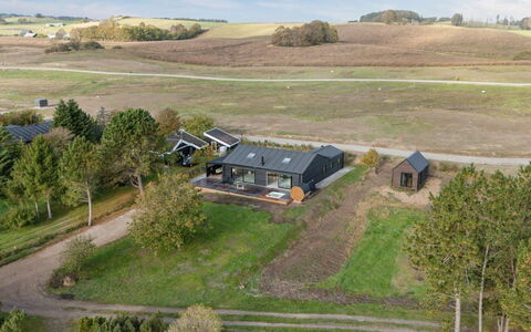 Antomine - 150M from the Sea: Holz, Zuhause, Veranda, Deck, Hartholz, Dach, Holzbeize, Holzboden, Eco Hotel