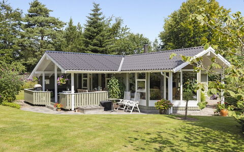 Franke - 1.2Km from the Sea: Dach, Veranda, Haus, Zuhause, Hütte, Garten, Tür, Ground, Estate