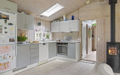Franke - 1.2Km from the Sea: Küche, Holz, Major Appliance, Interior Design, Möbel, Küchengerät, Zuhause, Countertop, Flooring, Zimmer