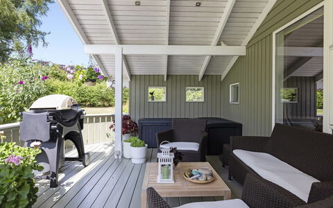 Franke - 1.2Km from the Sea: Möbel, Holz, Flooring, Fussboden, Veranda, Interior Design, Decke, Zuhause, Stuhl, Tür