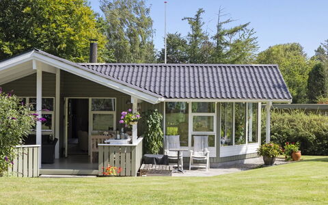 Franke - 1.2Km from the Sea: Flooring, Wand, Fussboden, Interior Design, Holz, Decke, Holzboden, Beleuchtung, Möbel, Laminatboden