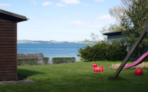 Hilde - 75M from the Sea: Blau, Hütte, Haus, Zuhause, Bauernhaus, Estate, Abstellgleis