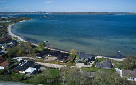 Hilde - 75M from the Sea: Blau, Hütte, Haus, Zuhause, Bauernhaus, Estate, Abstellgleis