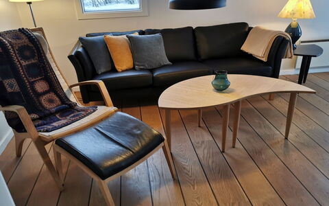 Ensio - 1.2Km from the Sea: Möbel, Flooring, Holz, Fussboden, Holzboden, Interior Design, Hartholz, Holzbeize, Wohnzimmer, Laminatboden