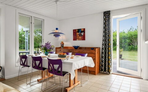Ensio - 1.2Km from the Sea: Möbel, Interior Design, Flooring, Fussboden, Stuhl, Holz, Tabelle, Decke, Esszimmer, Küche & Esszimmer Tisch