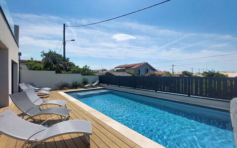 Villa Dune: Schwimmbad, Blau, Wohngebiet, Resort, Verbundwerkstoff, Eco Hotel, Schatten, Estate, Hotel, Villa