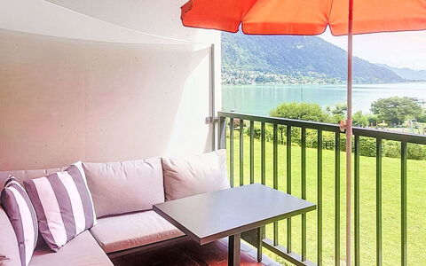 Studio Landskron Seezugang: Möbel, Gartenmöbel, Balkon, Stuhl, Holzbeize, Küste, Deck, Tisch Im Freien, Zaun, Eco Hotel