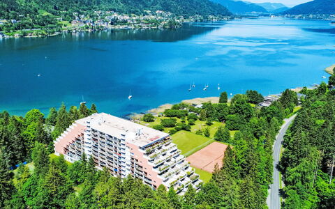 Studio Landskron Seezugang: Vogelperspektive, Touristenattraktion, Bergstation, Luftaufnahmen, Küste, Bucht, Klang, Ferienort, Resort