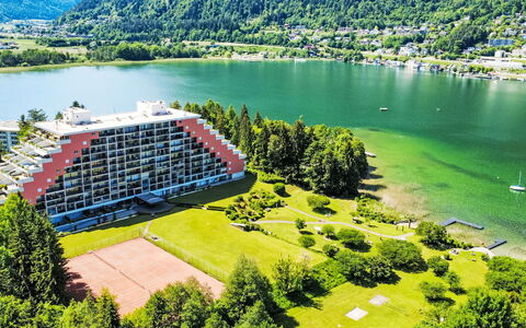 Studio Landskron Seezugang: Hochland, Bergstation, Gebirge, Senke, Grat, Reservoir, See, Alpen, Ferienort, Klang