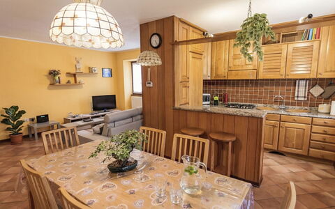 House Bigio: Möbel, Interior Design, Küche, Flooring, Holz, Decke, Zimmer, Fussboden, Cabinetry, Countertop