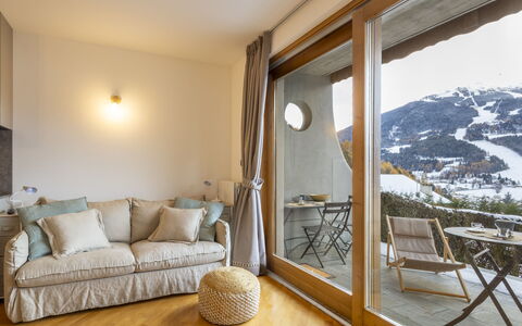 Baita Bucaneve: Interior Design, Möbel, Zimmer, Decke, Flooring, Fussboden, Stuhl, Wohnzimmer, Couch, Hartholz