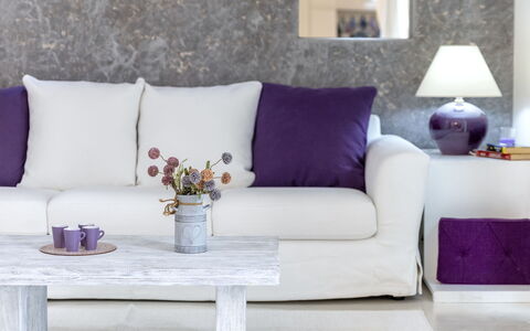 Nanni: Möbel, Interior Design, Wohnzimmer, Flooring, Textil, Zuhause, Couch, Fussboden, Rosa, Zimmer