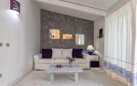 Nanni: Möbel, Interior Design, Wand, Flooring, Couch, Fussboden, Zimmer, Decke, Wohnzimmer, Wohnung