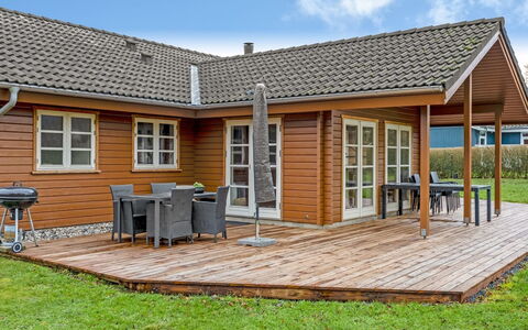 Marisol - 200M from the Sea: Hütte, Hinterhof, Garten, Gartenbauten, Schuppen, Abstellgleis, Gartenmöbel, Blockhaus, Outdoor Struktur, Hütte