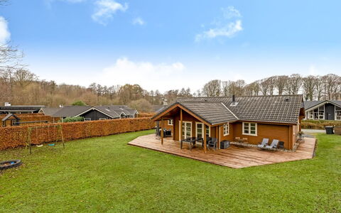 Marisol - 200M from the Sea: Hütte, Hinterhof, Garten, Gartenbauten, Schuppen, Abstellgleis, Gartenmöbel, Blockhaus, Outdoor Struktur, Hütte